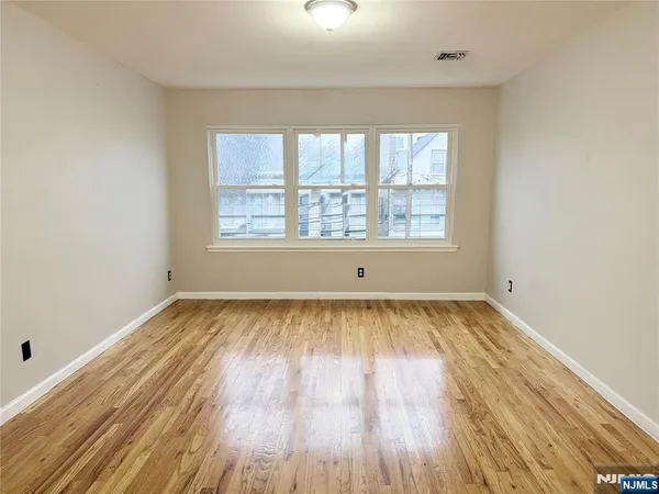$2,350 | 83 Peabody Place, Unit 2, Newark, NJ 07104