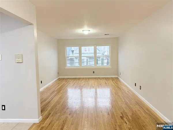 $2,350 | 83 Peabody Place, Unit 2, Newark, NJ 07104
