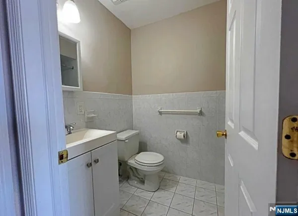 $2,350 | 83 Peabody Place, Unit 2, Newark, NJ 07104