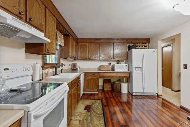 $349,900 | 8742 Tallwood Ridge, Lysander, NY 13027