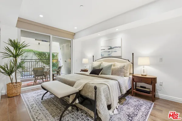 $1,250,000 | 441 South Barrington Avenue, Unit 105, Los Angeles, CA 90049