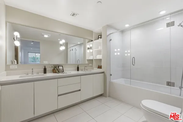 $1,250,000 | 441 South Barrington Avenue, Unit 105, Los Angeles, CA 90049