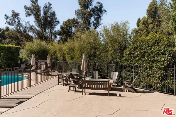 $1,250,000 | 441 South Barrington Avenue, Unit 105, Los Angeles, CA 90049