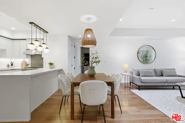 $1,250,000 | 441 South Barrington Avenue, Unit 105, Los Angeles, CA 90049