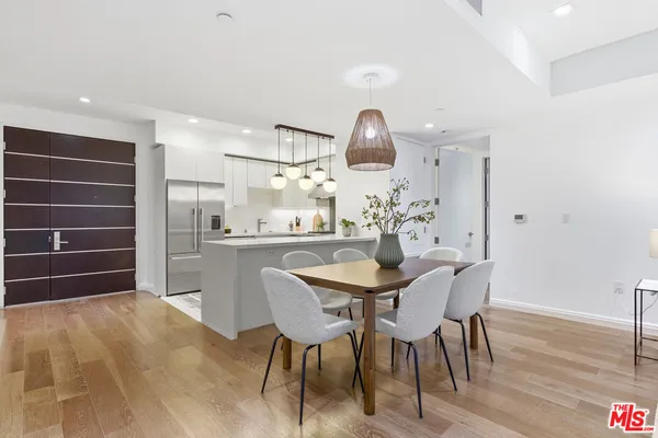 $1,250,000 | 441 South Barrington Avenue, Unit 105, Los Angeles, CA 90049