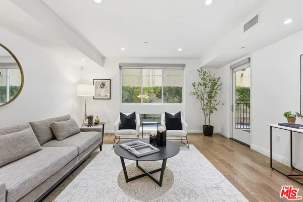 $1,250,000 | 441 South Barrington Avenue, Unit 105, Los Angeles, CA 90049