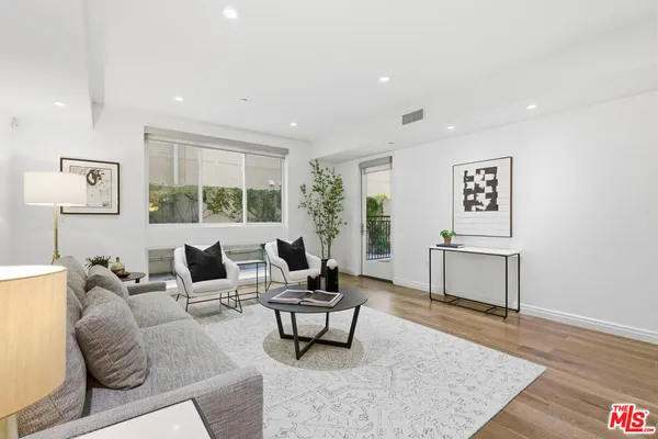 $1,250,000 | 441 South Barrington Avenue, Unit 105, Los Angeles, CA 90049