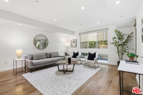 $1,250,000 | 441 South Barrington Avenue, Unit 105, Los Angeles, CA 90049