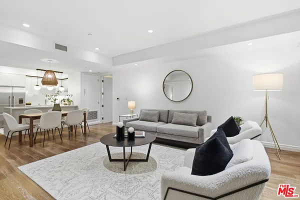 $1,250,000 | 441 South Barrington Avenue, Unit 105, Los Angeles, CA 90049