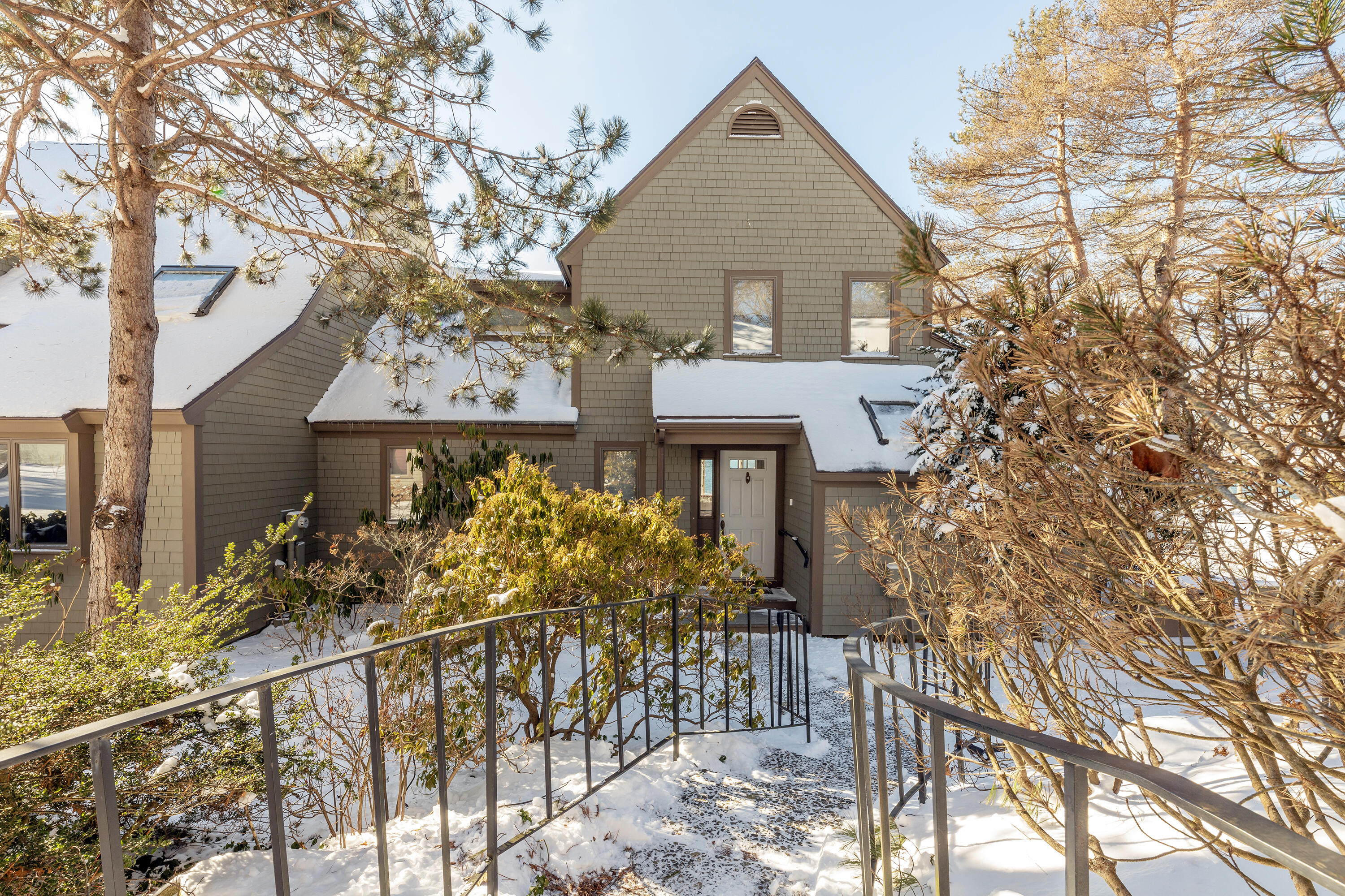 35 Jameson Point Road, Unit 3 Rockland, ME 04841 - Photo 4 of 53 IMG_9568