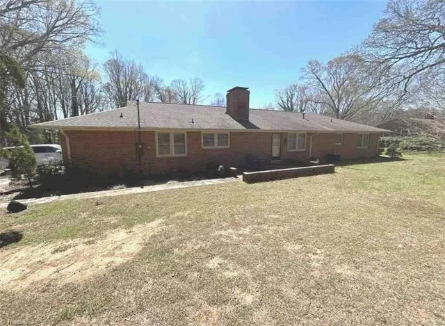 806 Cliftwood Drive, Siler City, NC 27344