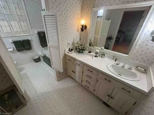 806 Cliftwood Drive, Siler City, NC 27344