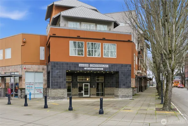 $215,000 | 225 Logan Avenue South, Unit 317, Renton, WA 98057