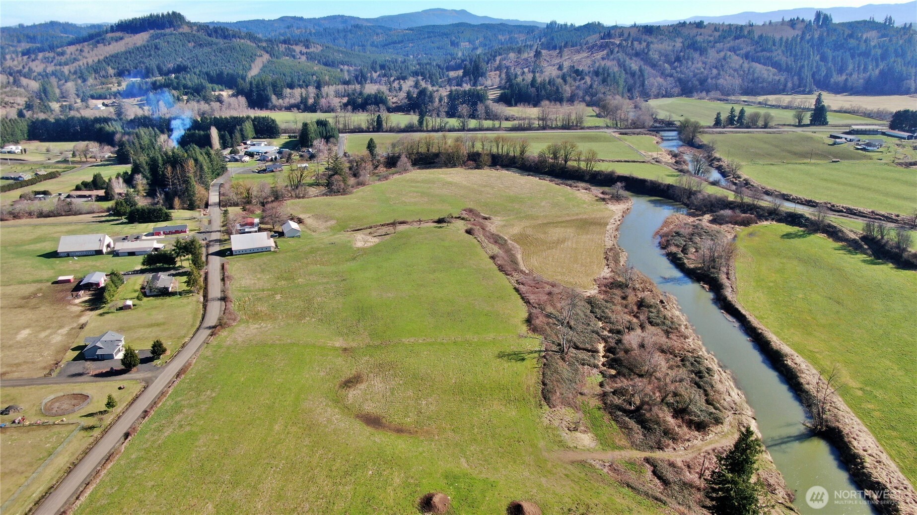 X1 Oxbow Road Raymond, WA 98577 - Photo 26 of 27 a view of a swimming pool with a yard