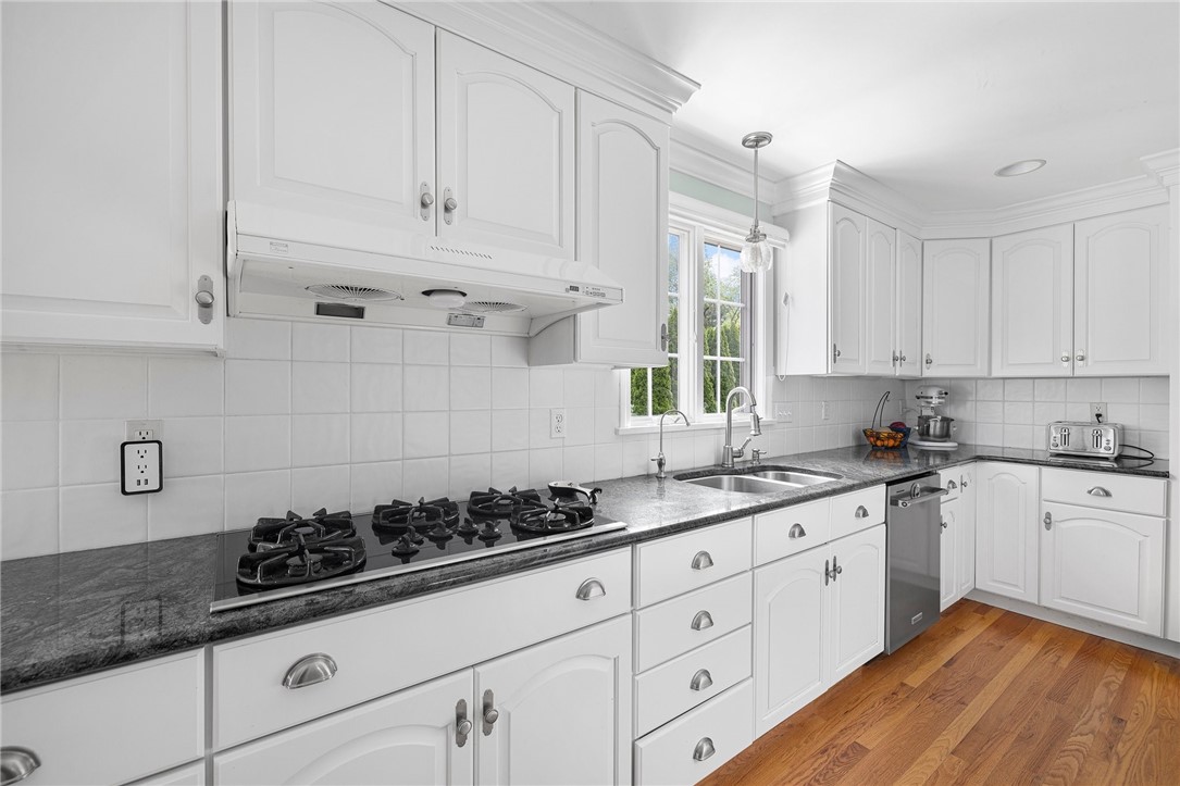 82 Prospect Farm Road Portsmouth, RI 02871 - Photo 9 of 44 Gallery Image 9