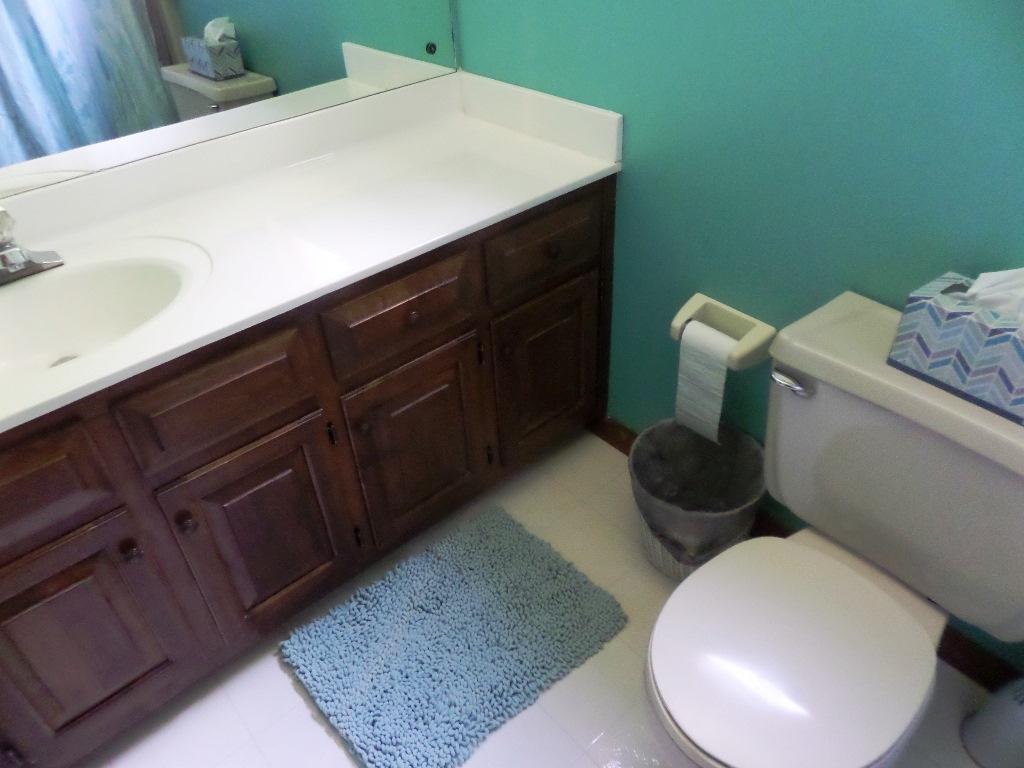 122 Hazleton Lane Oak Ridge, TN 37830 - Photo 22 of 32 mainlevelfullbath
