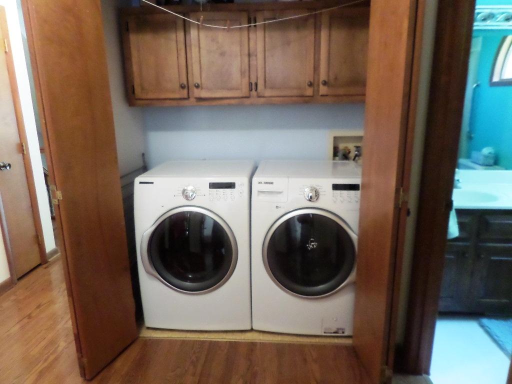 122 Hazleton Lane Oak Ridge, TN 37830 - Photo 23 of 32 laundry