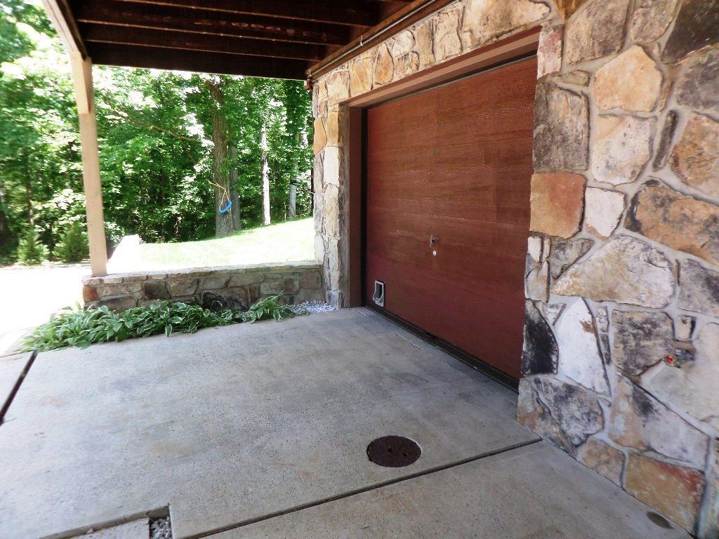 122 Hazleton Lane Oak Ridge, TN 37830 - Photo 29 of 32 garage