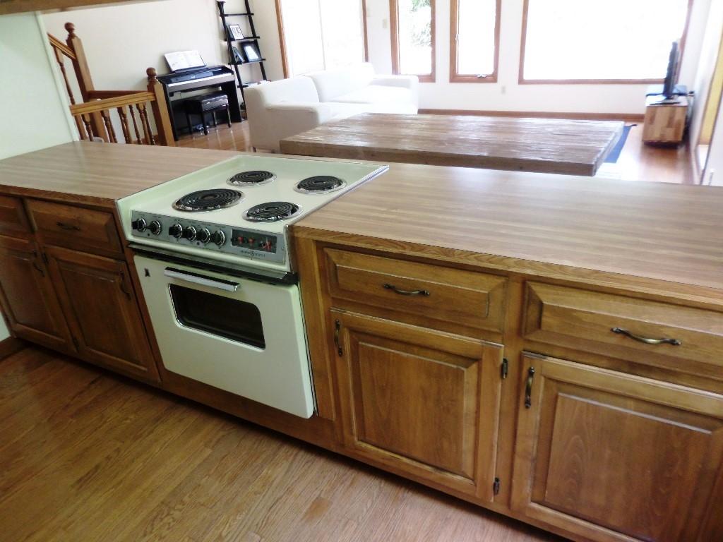 122 Hazleton Lane Oak Ridge, TN 37830 - Photo 4 of 32 kitchen3