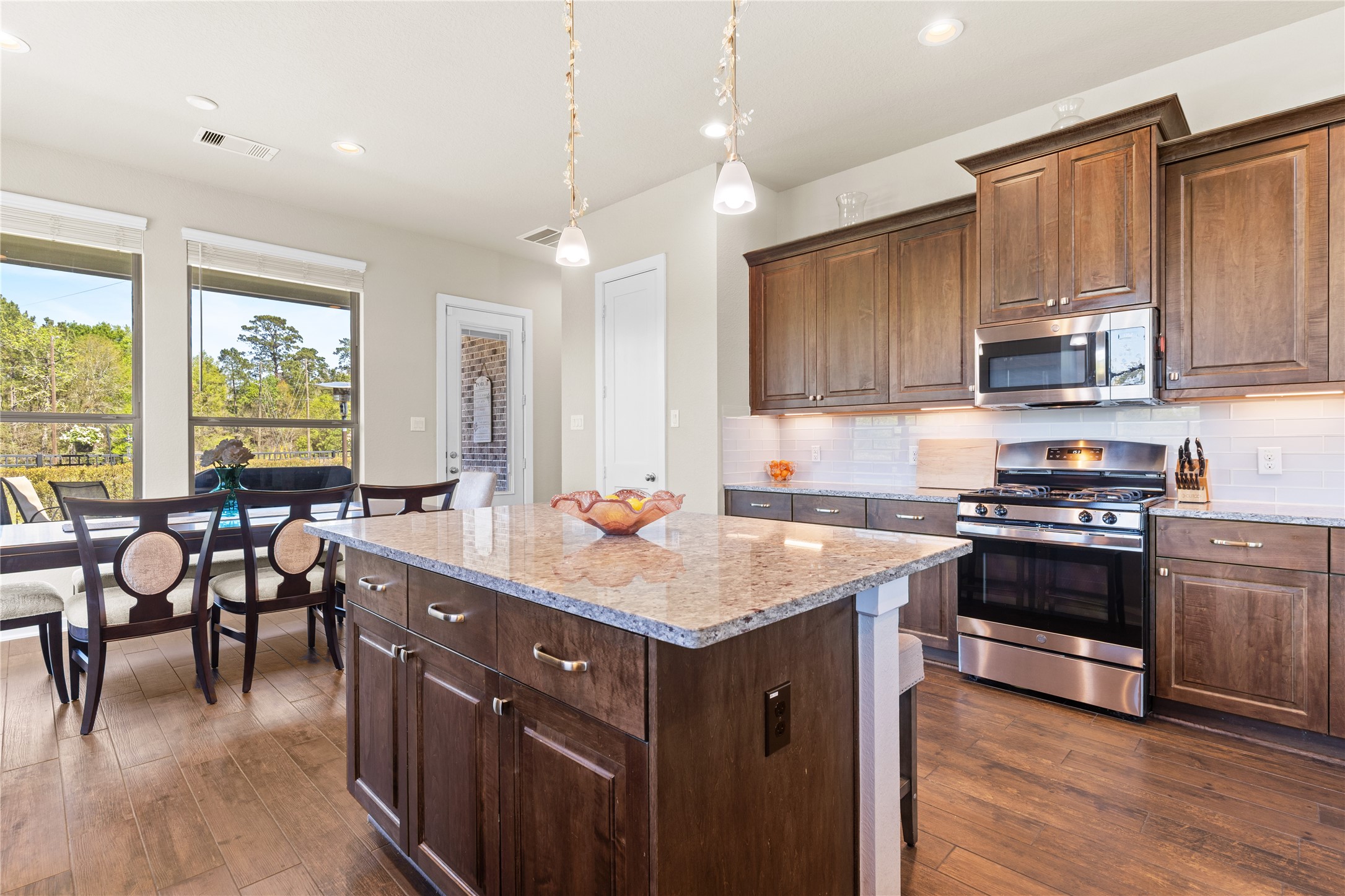 9801 Preserve Way Conroe, TX 77385 - Photo 14 of 43