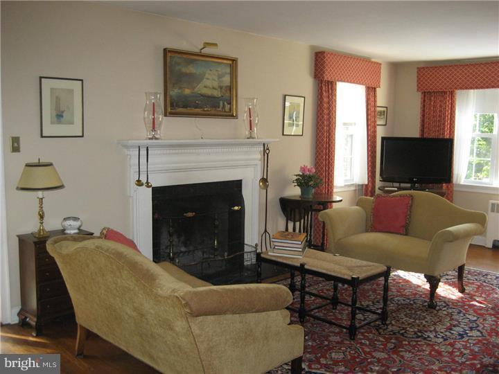6151 Parkside Road Flourtown, PA 19031 - Photo 3 of 18 Living Room