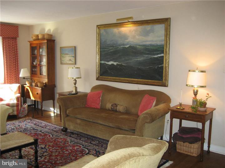 6151 Parkside Road Flourtown, PA 19031 - Photo 5 of 18 Living Room