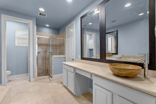 $2,700 | 2820 Sherwin Street, Houston, TX 77007