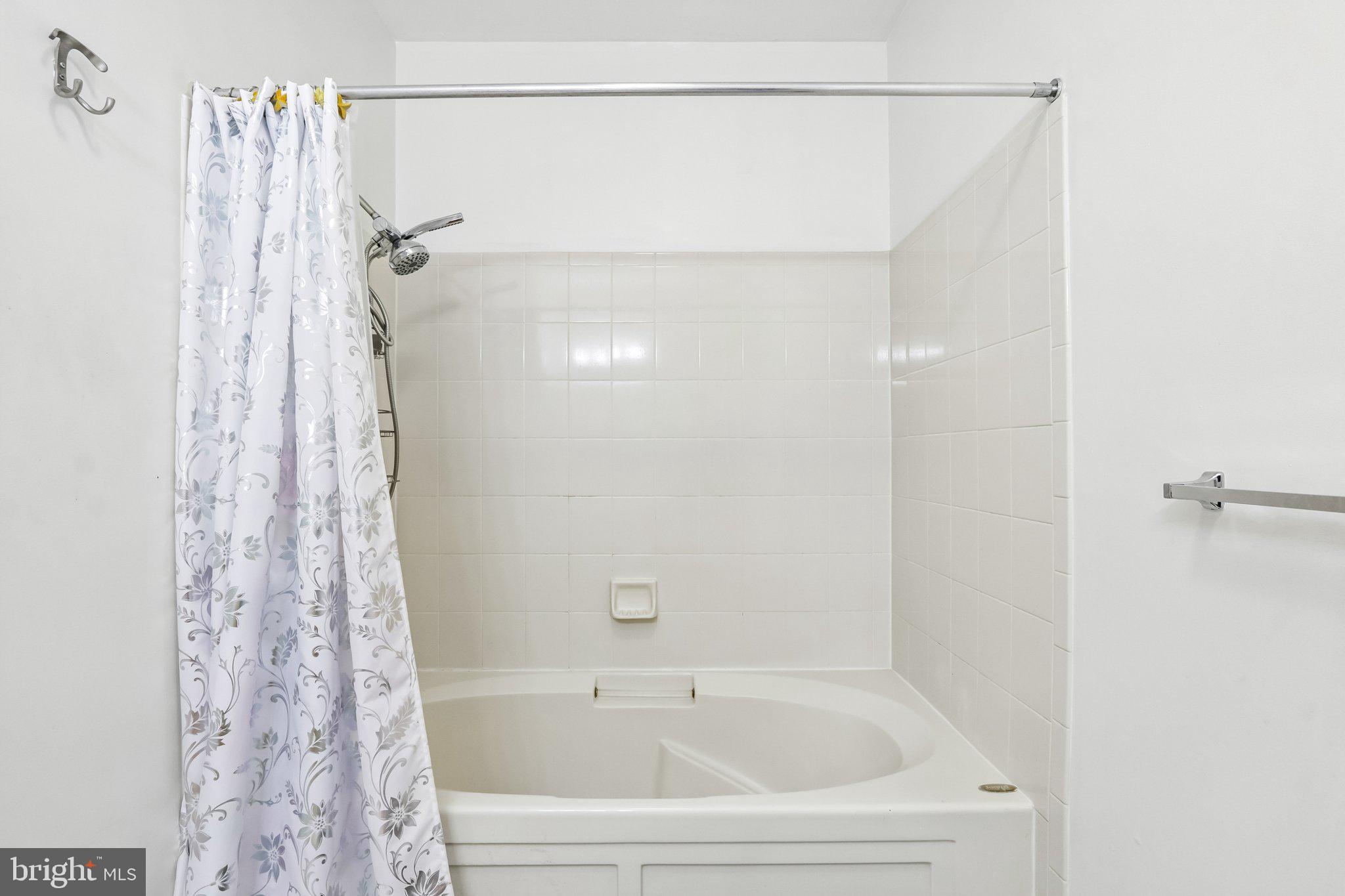 121 Kyle Way Ewing, NJ 08628 - Photo 21 of 45
