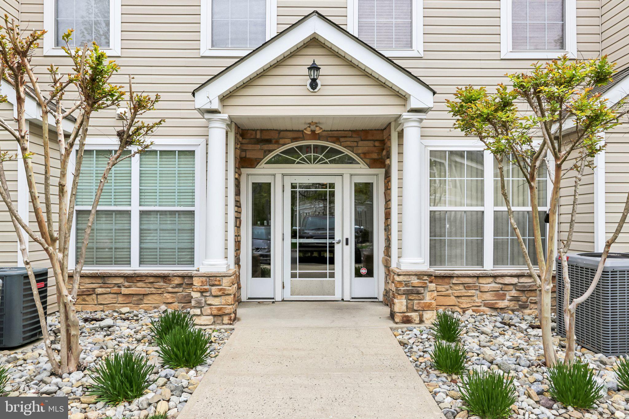 121 Kyle Way Ewing, NJ 08628 - Photo 5 of 45