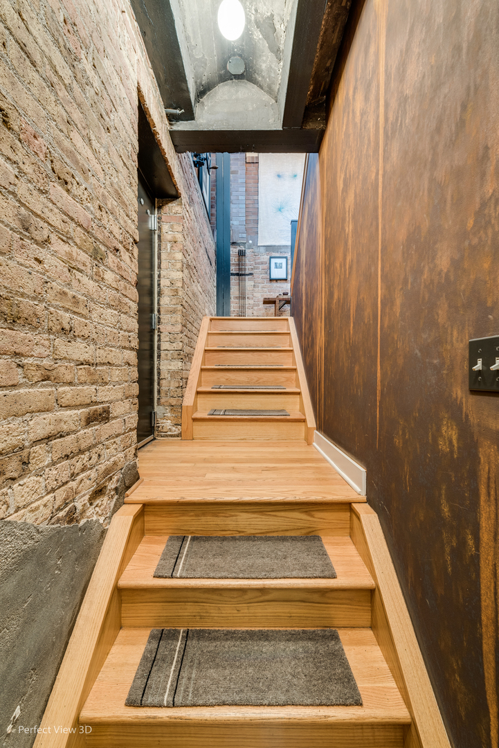 1128 West Ardmore Avenue, Unit 1 Chicago, IL 60660 - Photo 24 of 31 a view of entryway