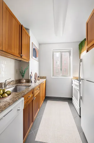 $5,652 | 16 Stuyvesant Ovl, Unit 10D | StuyTown