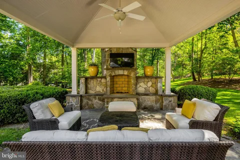 $4,599,000 | 10010 High Hill Place, Great Falls, VA 22066