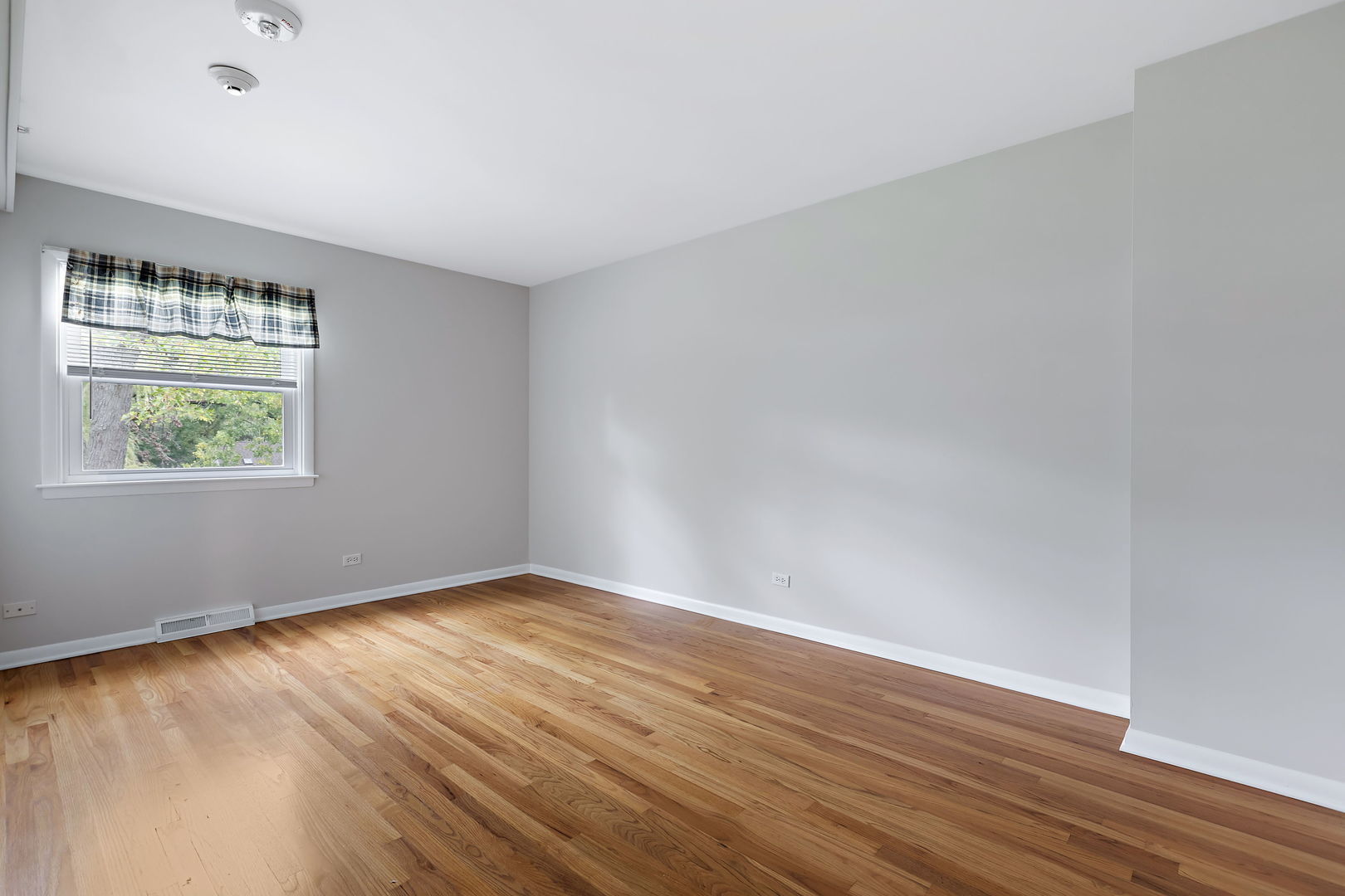 5729 Dunham Road Downers Grove, IL 60516 - Photo 12 of 21 Gallery Image 12