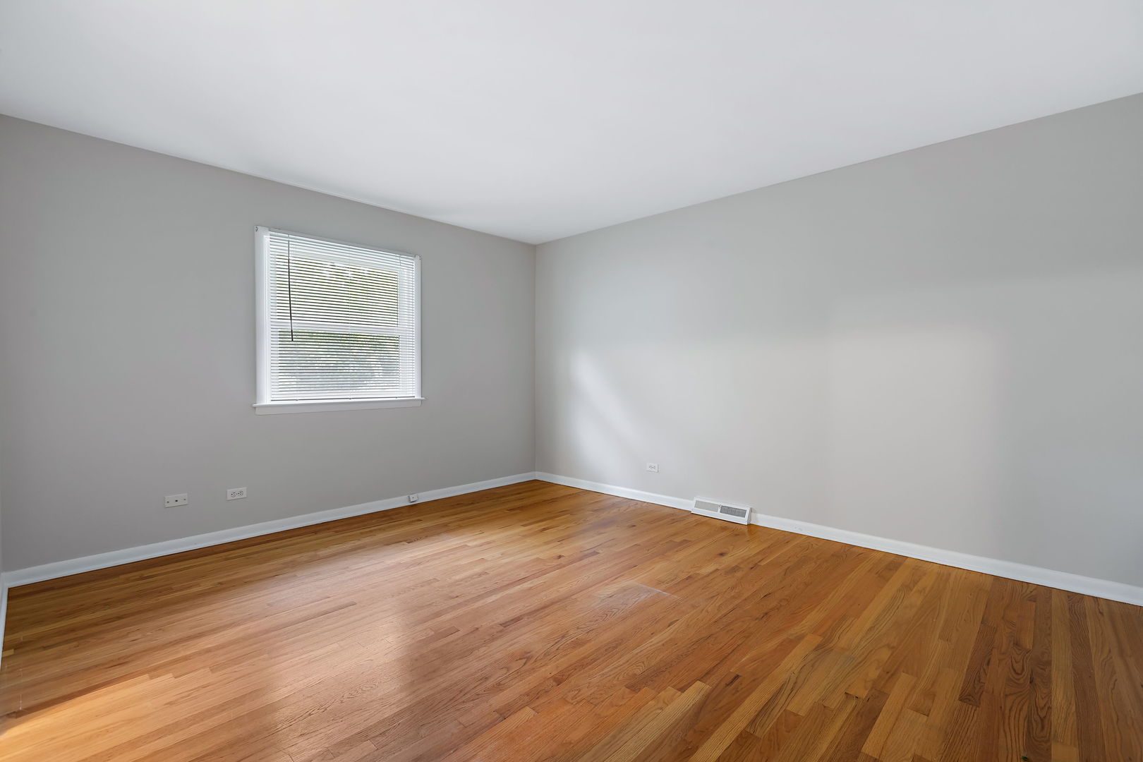 5729 Dunham Road Downers Grove, IL 60516 - Photo 9 of 21 Gallery Image 9