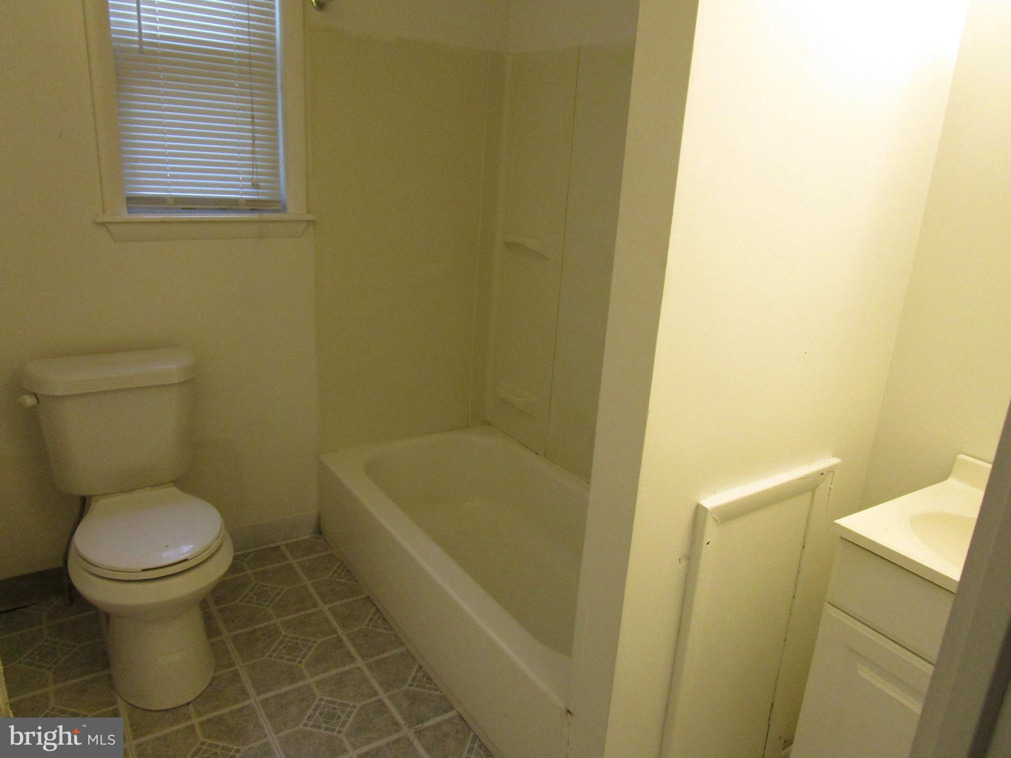 5607 Market Street Philadelphia, PA 19139 - Photo 10 of 24 Hall Bath