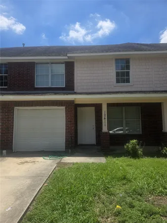 a front view of house with yard