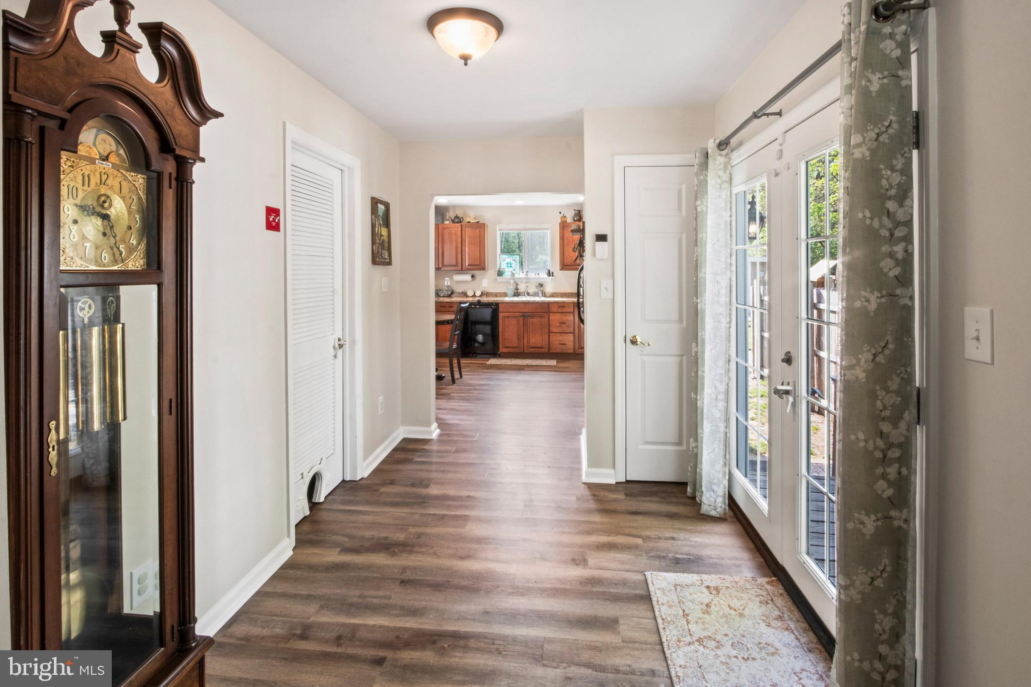 154 Oechsle Road Woodstown, NJ 08098 - Photo 14 of 31 Foyer