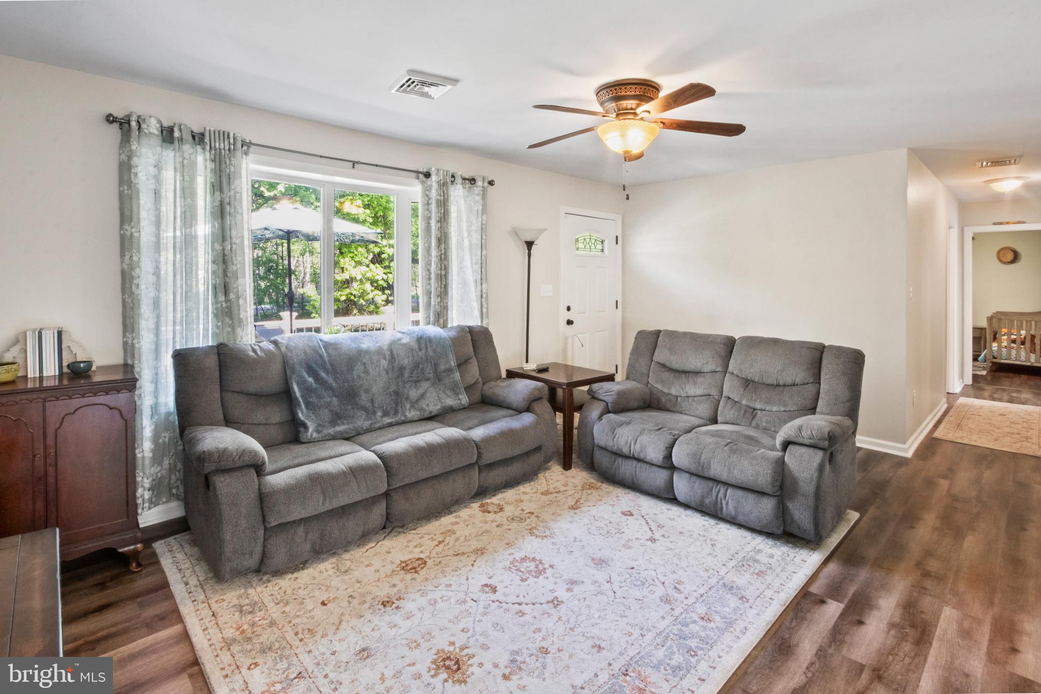 154 Oechsle Road Woodstown, NJ 08098 - Photo 6 of 31 Living room
