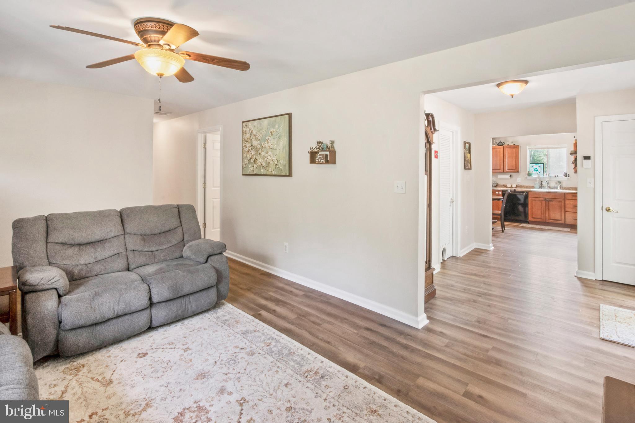 154 Oechsle Road Woodstown, NJ 08098 - Photo 9 of 31 Living room