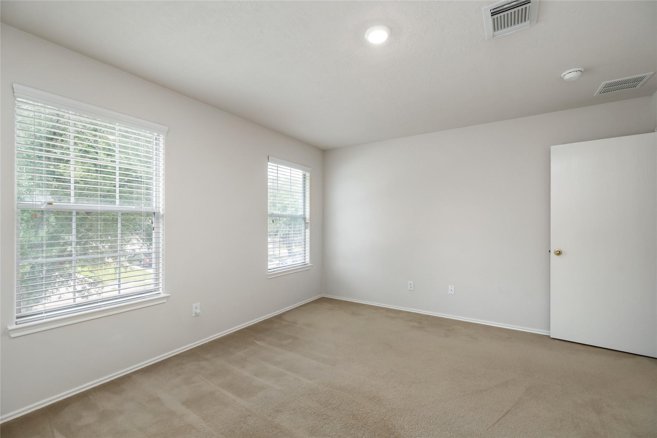 9339 Canady Park Lane Houston, TX 77075 - Photo 34 of 44 Second bedroom with ample lighting. 2nd Floor
