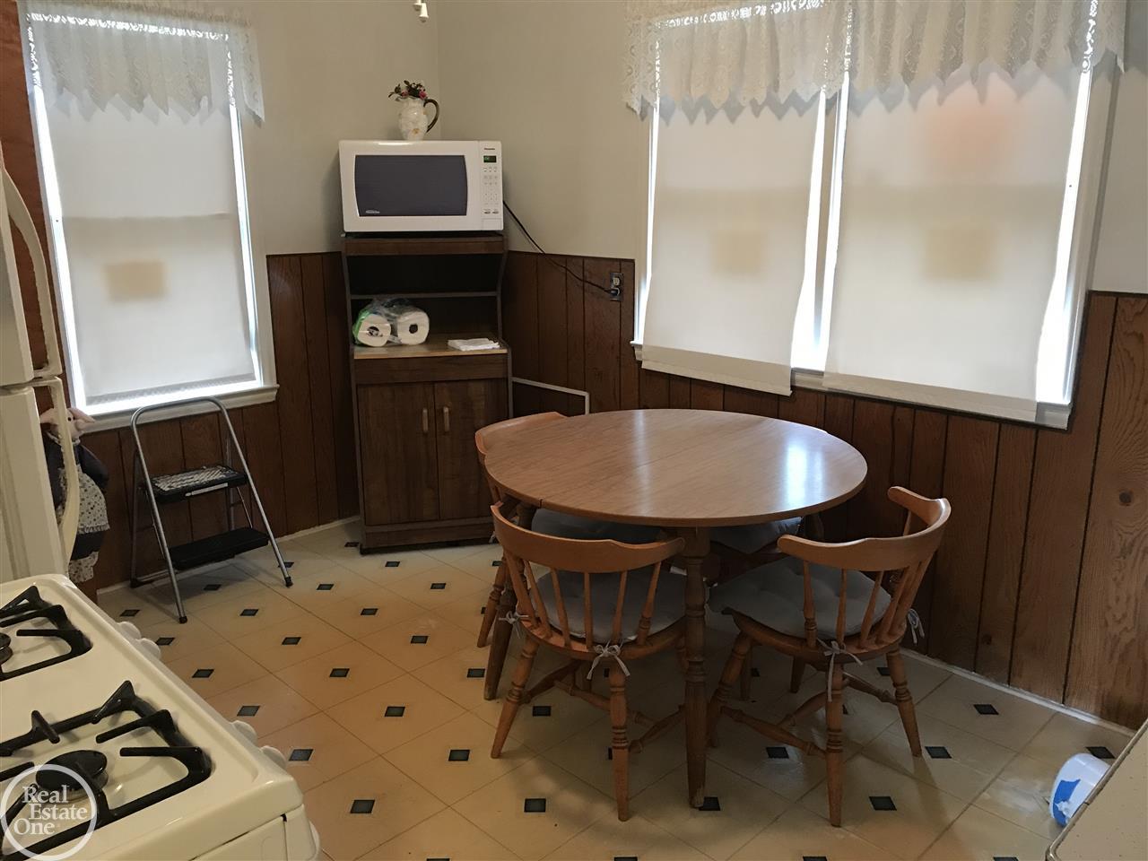 8475 Evergreen Road Detroit, MI 48228 - Photo 3 of 11 31326347-2.JPG