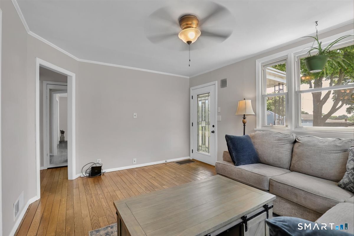 13 Predem Road Bristol, CT 06010 - Photo 5 of 31