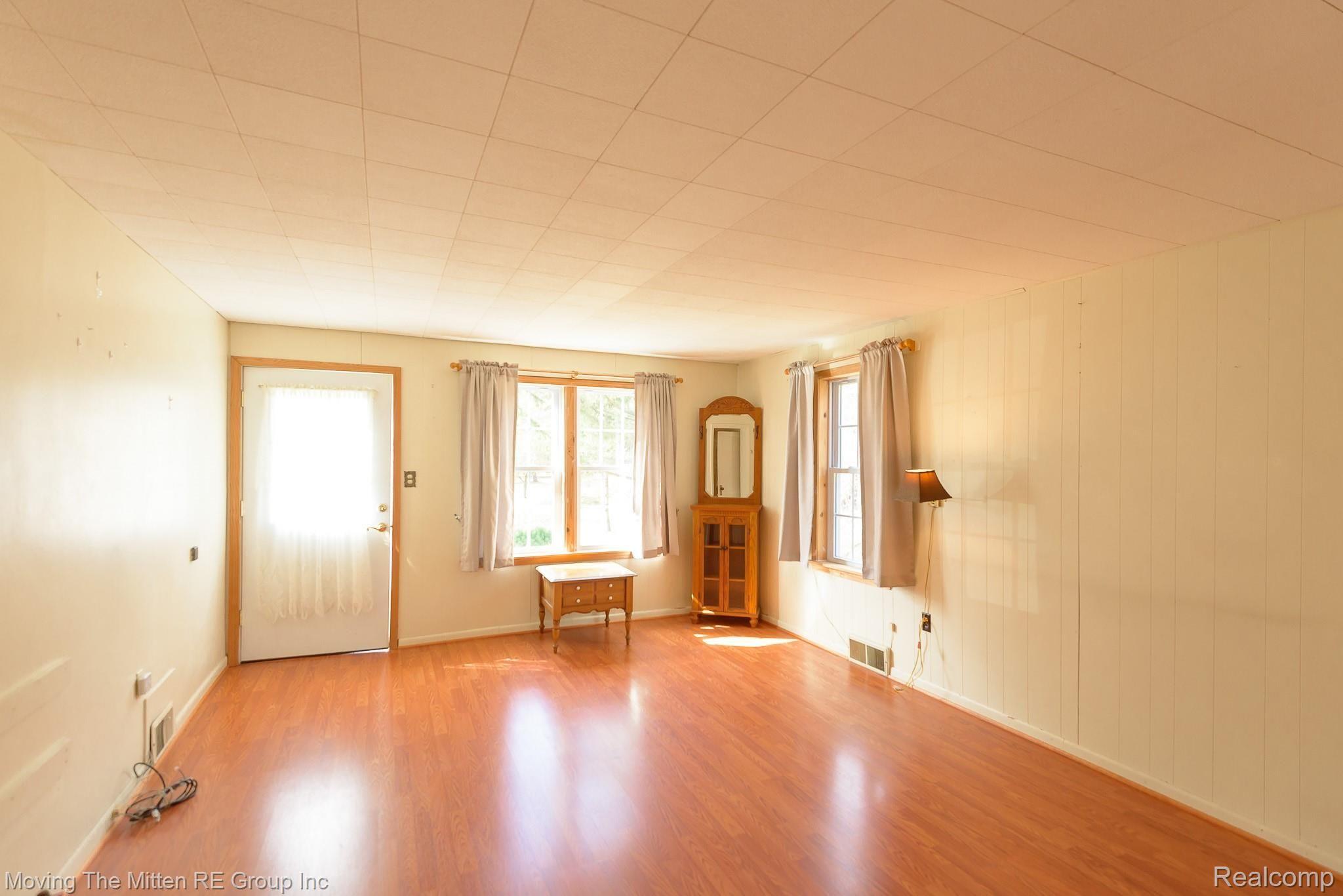 14185 Farm Road Belleville, MI 48111 - Photo 6 of 54 MTM_14185_farm-29.jpg
