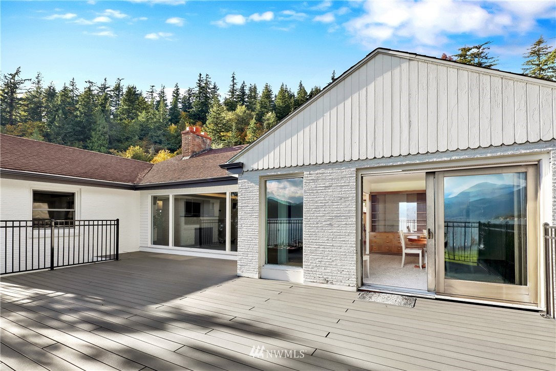 2301 North Shore Road Bellingham, WA 98226 - Photo 13 of 40 a view of a house with a balcony