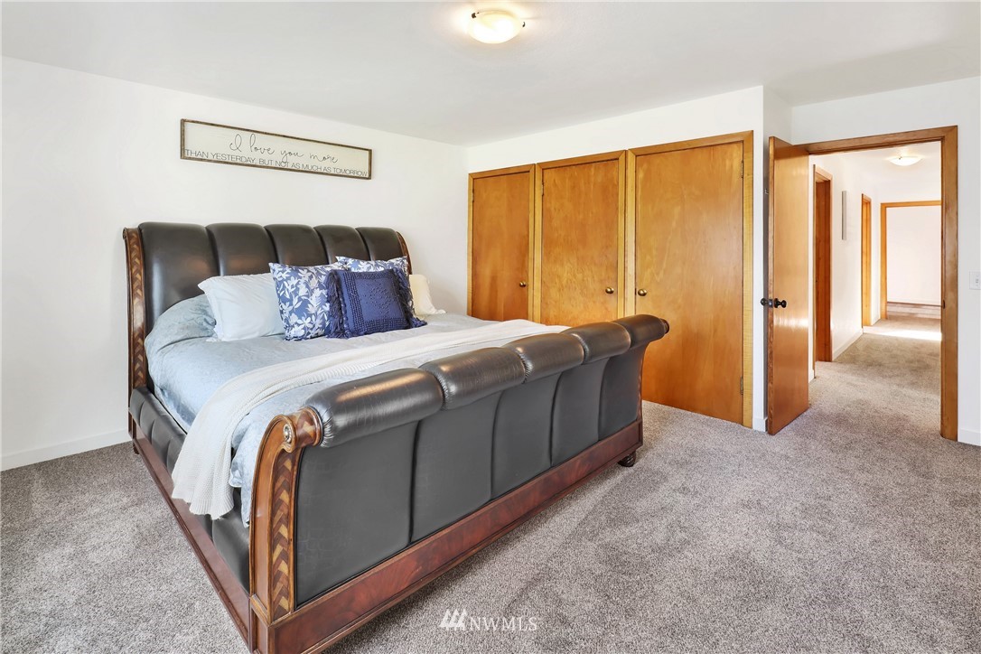 2301 North Shore Road Bellingham, WA 98226 - Photo 16 of 40 a bedroom with a bed and a window