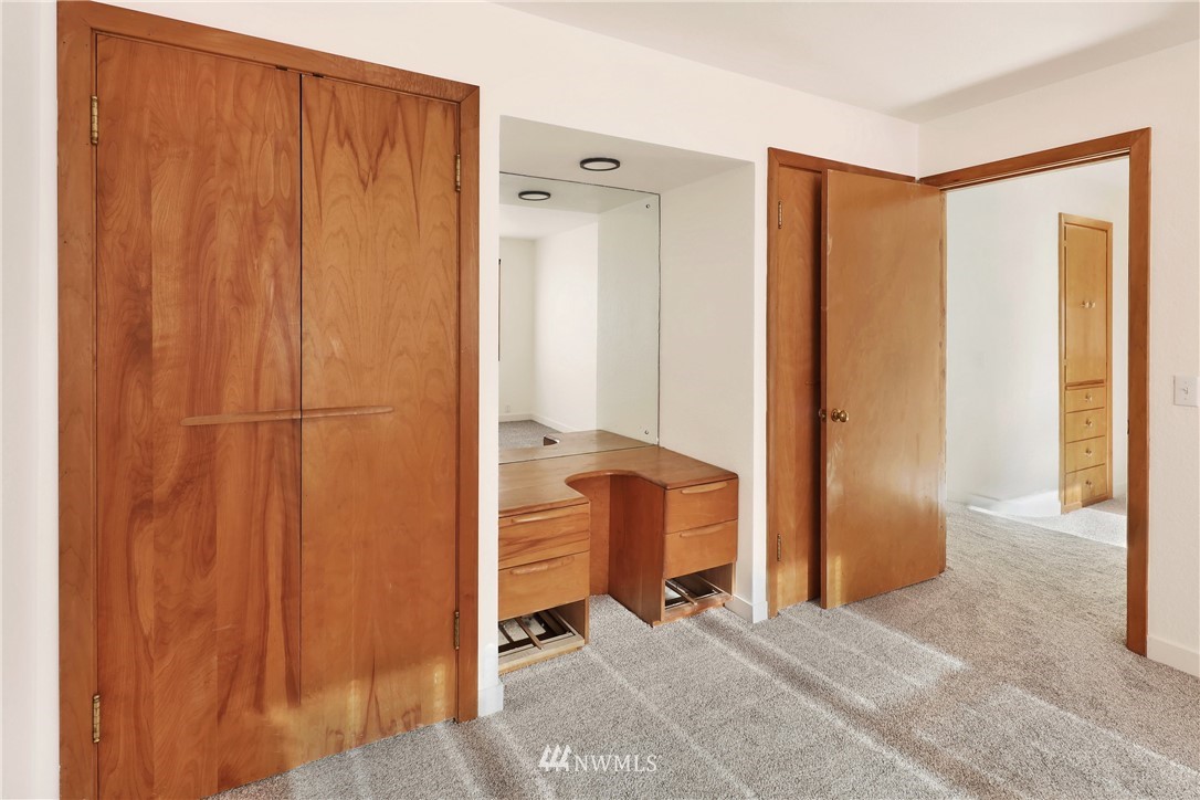 2301 North Shore Road Bellingham, WA 98226 - Photo 19 of 40 a view of a bathroom with closet area