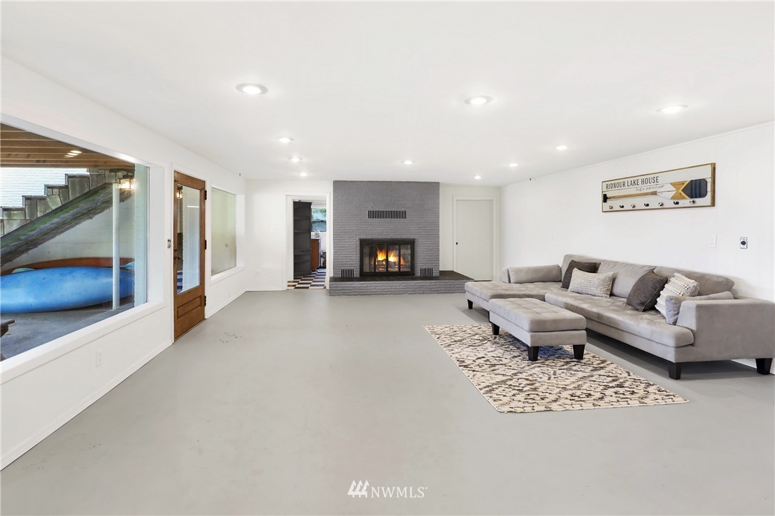 2301 North Shore Road Bellingham, WA 98226 - Photo 20 of 40 a living room with furniture and a fireplace