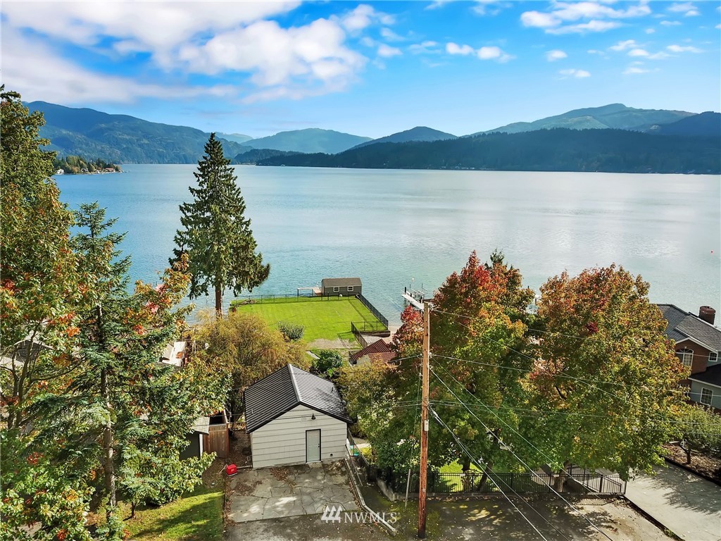 2301 North Shore Road Bellingham, WA 98226 - Photo 34 of 40 a view of a lake with a mountain