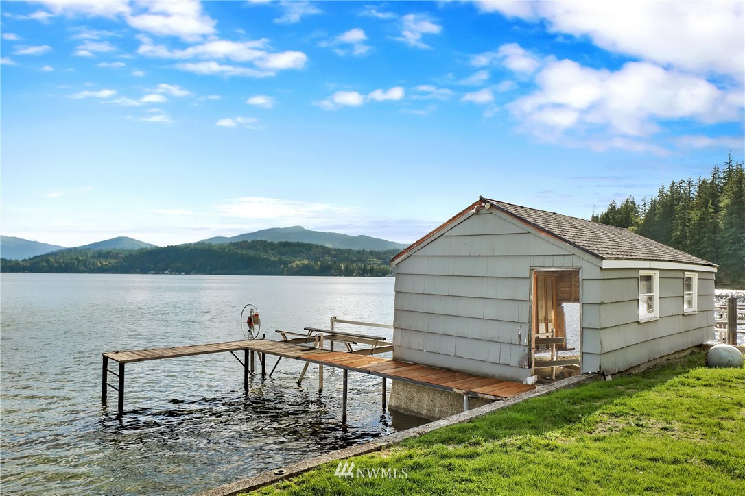 2301 North Shore Road Bellingham, WA 98226 - Photo 38 of 40 a view of a lake from a yard