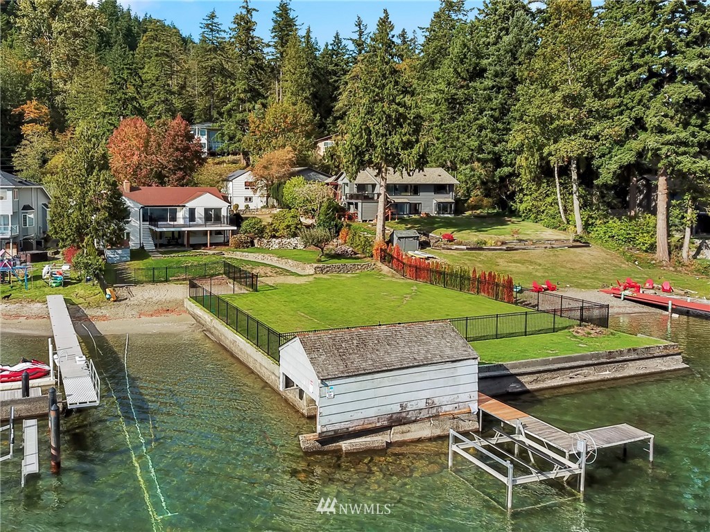 2301 North Shore Road Bellingham, WA 98226 - Photo 39 of 40 a aerial view of a house with swimming pool and a yard